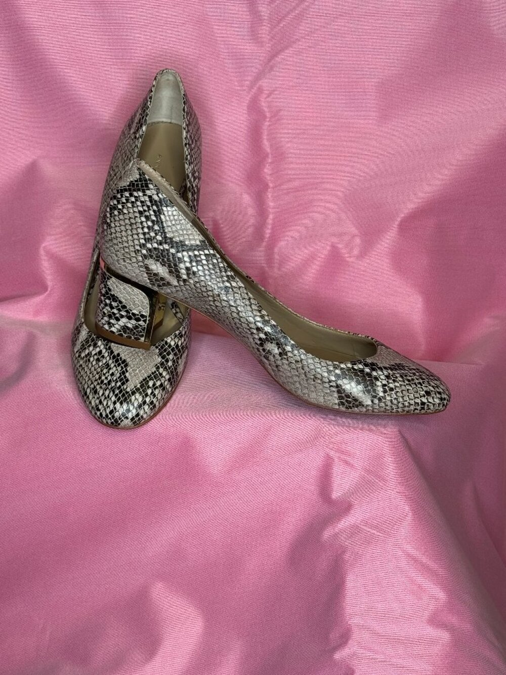 ANN TAYLOR WOMEN'S SNAKESKIN LEATHER PUMPS  SIZE 9 MEDIUM